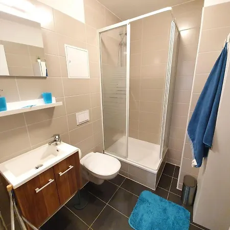 The Peacocks' Castle 5 Min To Center *