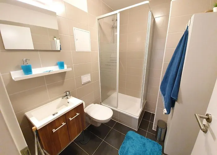 The Peacocks' Castle 5 Min To Center *